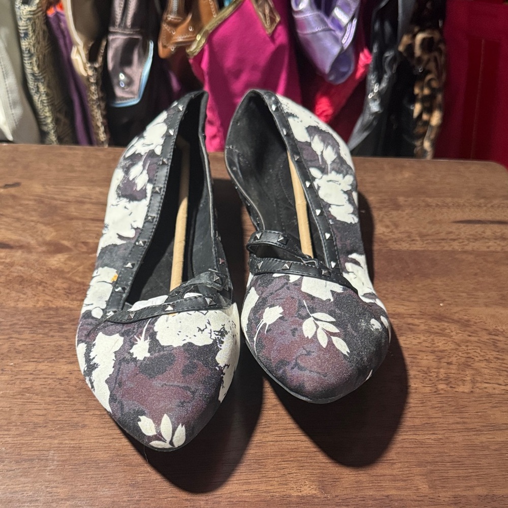 Avon Floral Women's Shoes sz 11